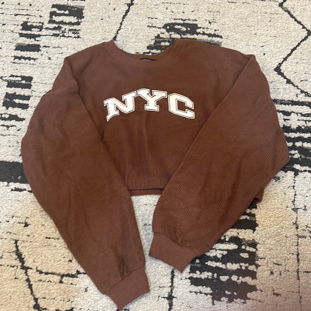Cropped long sleeve NYC sweater